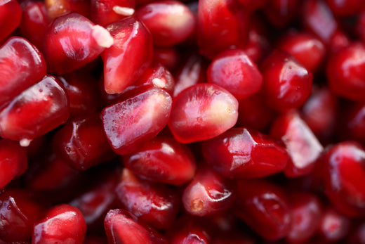 Granatapfel für die Haut: Was die Frucht für reife Haut tut