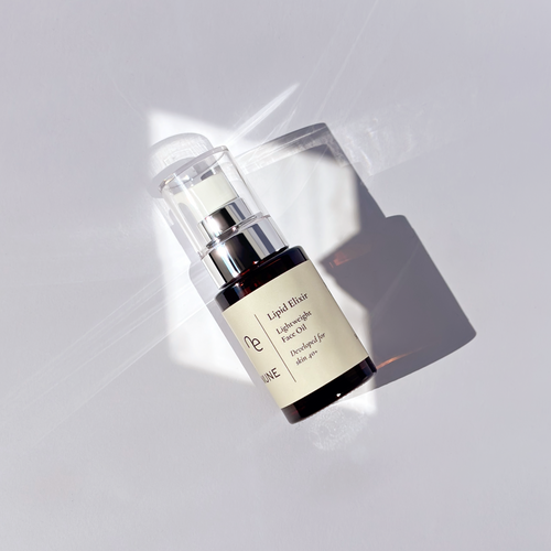 Dark amber glass pump bottle of enune Lipid Elixier face oil