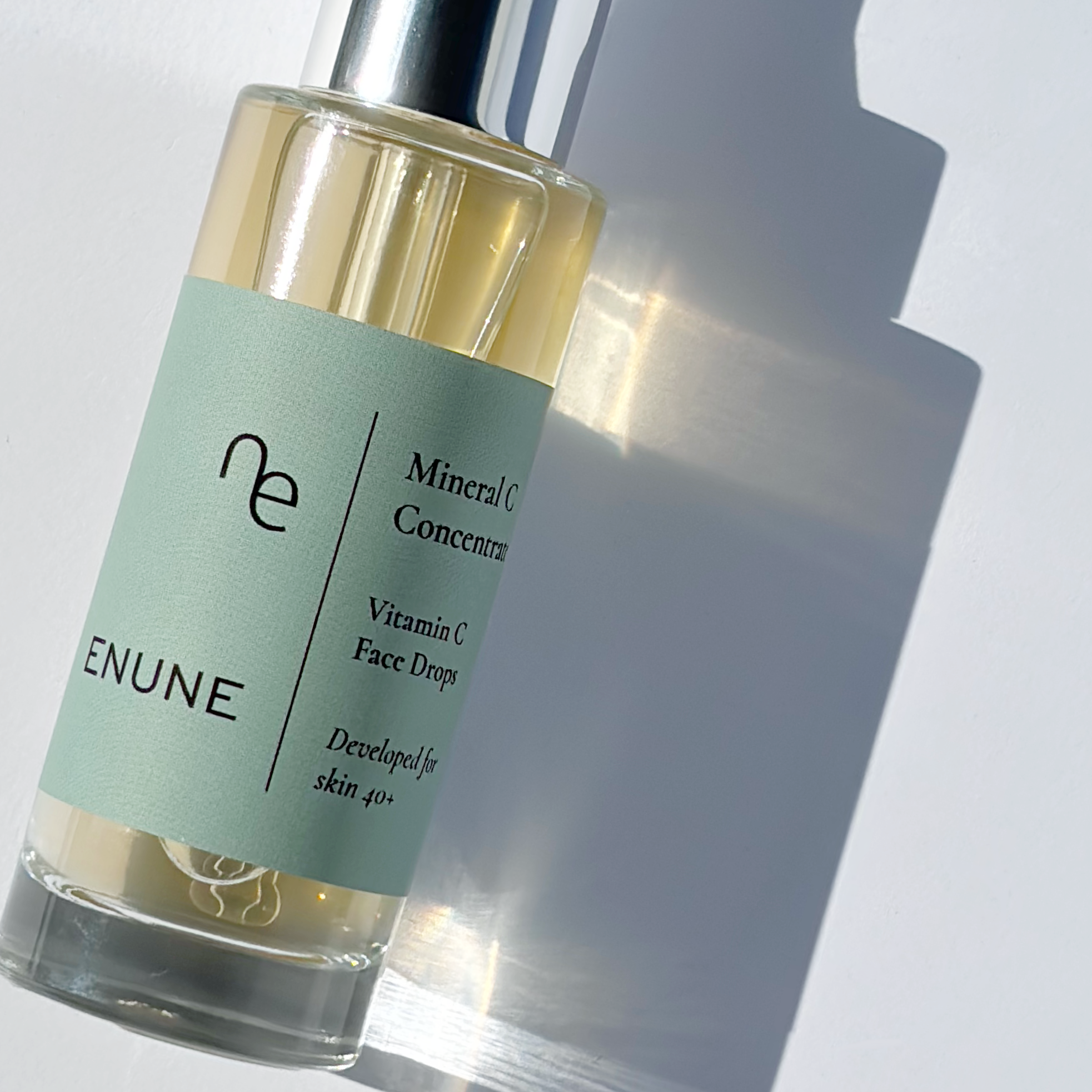 ENUNE Mineral C Concentrate Detailaufnahme, konzentriertes Vitamin C Serum für Haut ab 40
